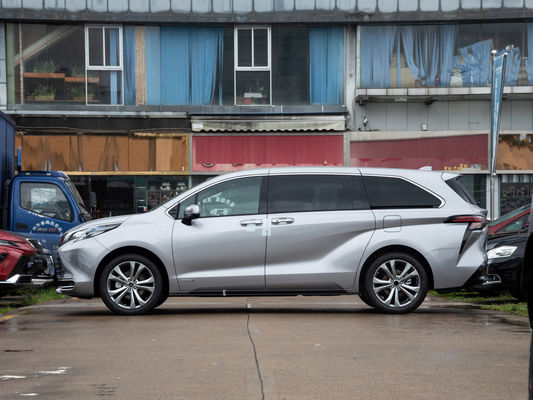 MPV Toyota Sienna d'occasion avec type de moteur naturellement aspiré et phares LED
