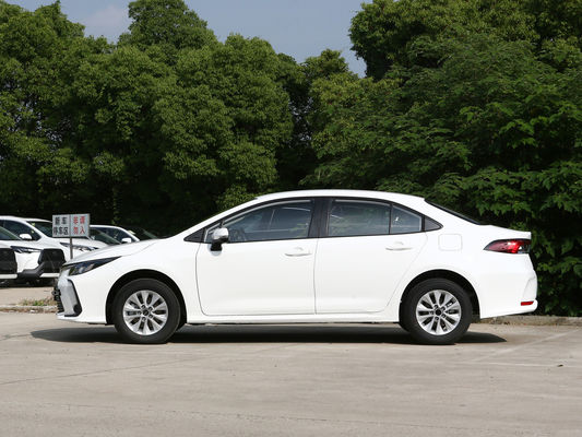 Véhicule électrique hybride abordable et Toyota Corolla