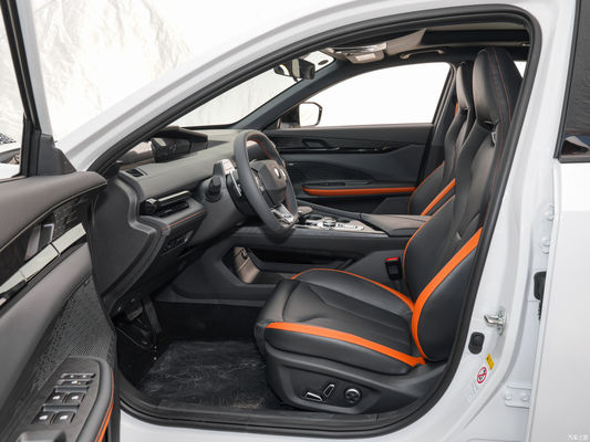 5 places Changan UNI-V Sedan 2023 2024 1,5T 2.0T UNI-V voiture à essence dans votre budget