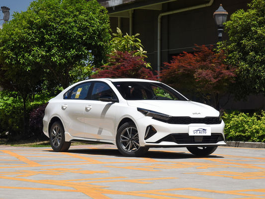 2024 KIA K3 Economy EV Car Compact Sedan Voiture avec une autonomie de 410 km et une vitesse maximale de 165 km/h