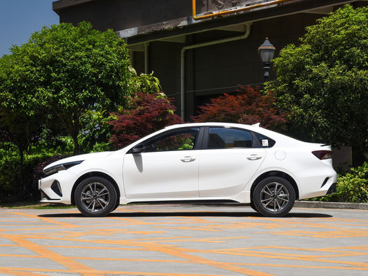 2024 KIA K3 Economy EV Car Compact Sedan Voiture avec une autonomie de 410 km et une vitesse maximale de 165 km/h