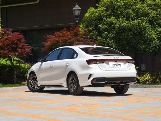 2024 KIA K3 Economy EV Car Compact Sedan Voiture avec une autonomie de 410 km et une vitesse maximale de 165 km/h