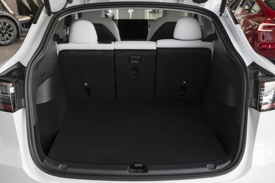 Véhicule énergétique 2024 Tesla Model Y avec une capacité de batterie de 78,4 kW et une puissance moteur de 331 kW