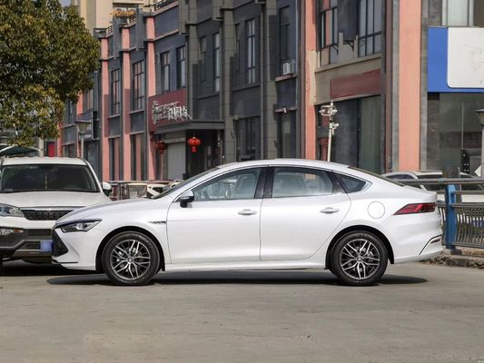 BYD QIN Plus Dm-I Fabriqué en voiture électrique 5 places Hatchback avec énergie 55/120km Véhicule hybride