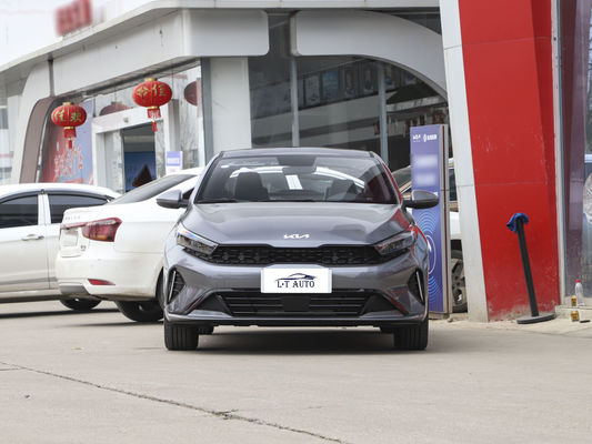 2024 KIA K3 voiture à essence à gouvernail gauche conduite automatique berline avec et phares LED