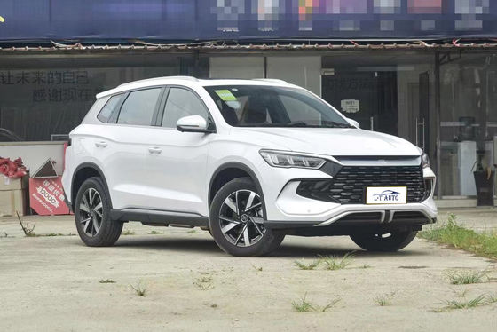 Une BYD EV grise avec une autonomie de 71 km et une vitesse maximale de 170 km/h 2024 modèle SONG Pro Champion