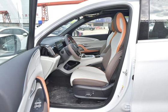 Une BYD EV grise avec une autonomie de 71 km et une vitesse maximale de 170 km/h 2024 modèle SONG Pro Champion