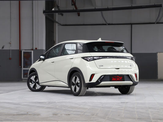 La conduite écologique est devenue plus facile grâce à la portée électrique pure de 405 km du BYD Dolphin EV et à sa recharge rapide
