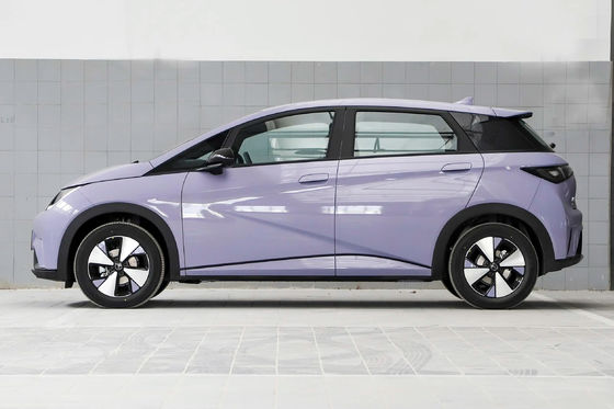 La conduite écologique est devenue plus facile grâce à la portée électrique pure de 405 km du BYD Dolphin EV et à sa recharge rapide