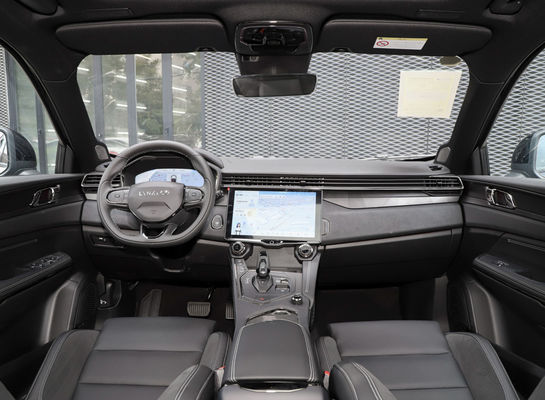 Véhicule hybride à carburant à vitesse LYNK CO 01 VUS à roue gauche avec cylindrée de 1,5 à 2,0 litres
