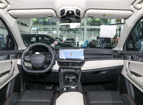 Capacité du réservoir de carburant de 50 à 80 litres LynkCo 06 Petit SUV à essence avec caméra arrière et 4 places