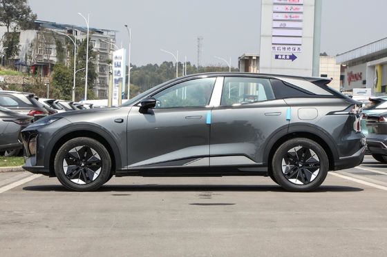 À gauche Changan bleu foncé Deepal S7 SL03 5 portes 5 sièges SUV Autos électriques à longue portée