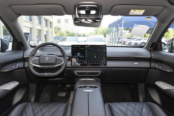 À gauche Changan bleu foncé Deepal S7 SL03 5 portes 5 sièges SUV Autos électriques à longue portée