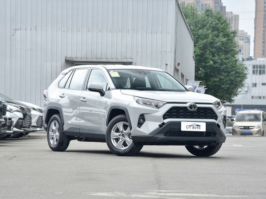 Un frein de stationnement électrique 2024 Toyota RAV4 SUV compact La voiture à essence à quatre roues motrices la plus abordable