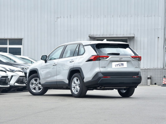 Un frein de stationnement électrique 2024 Toyota RAV4 SUV compact La voiture à essence à quatre roues motrices la plus abordable
