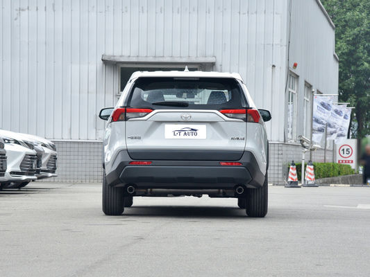 Un frein de stationnement électrique 2024 Toyota RAV4 SUV compact La voiture à essence à quatre roues motrices la plus abordable