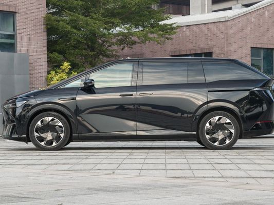 La meilleure MPV EV de Xpeng X9 avec une autonomie de 702 km et un temps de charge rapide