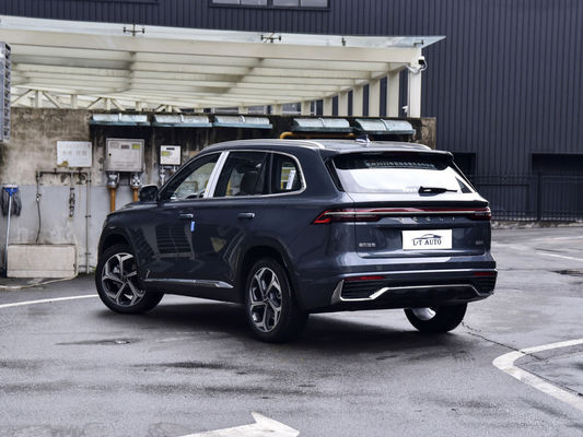 Volant multifonctionnel et réservoir de carburant de 50 à 80 litres