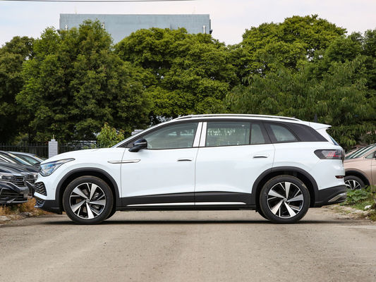 Découvrez le luxe et la puissance dans le Volkswagen ID6X, un VUS 7 places 5 portes de 150 kW