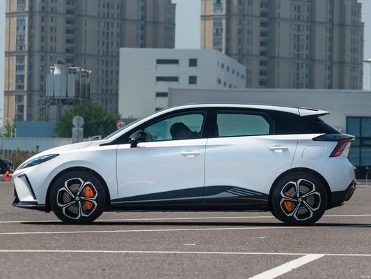 125 kW MG 4 EV AWD 4WD 425 km 520 km Véhicule électrique avec temps de charge rapide 0,47h et 1