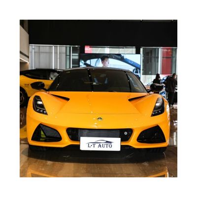 Lotus Emira voiture de sport libérant le plein potentiel de l'électricité au lithium ternaire