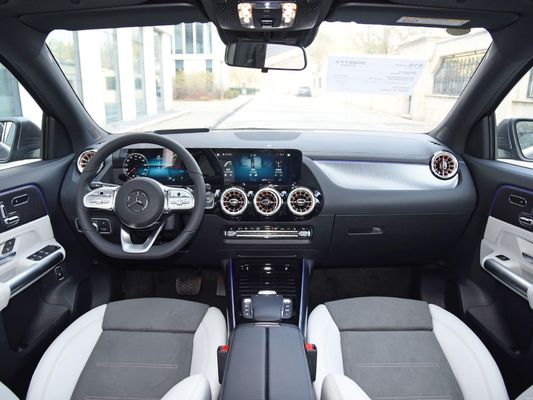 Découvrez le luxe et l'efficacité avec la BENZ EQA Long Range Electric Car
