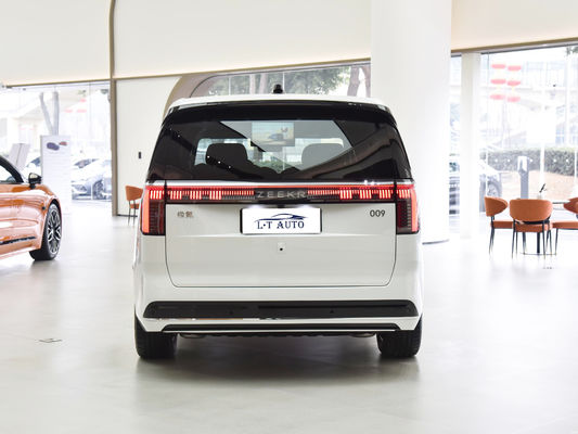 Un véhicule tout électrique de taille moyenne et grande, à deux moteurs et à batterie, à 6 places, en 2024