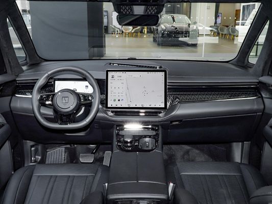 Un véhicule tout électrique de taille moyenne et grande, à deux moteurs et à batterie, à 6 places, en 2024