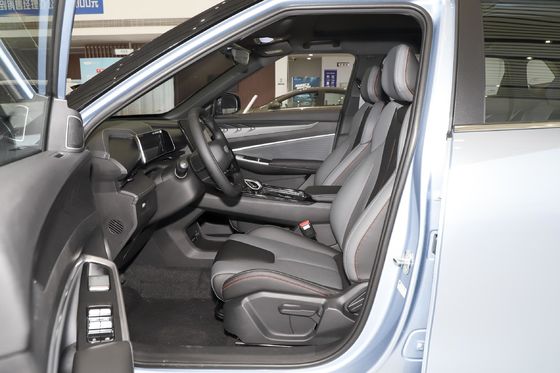 Modèle 2024 Geely Boyue1.5TD DCT SUV 5 sièges FWD voiture hybride à gaz avec avant 4 arrière 4 radar