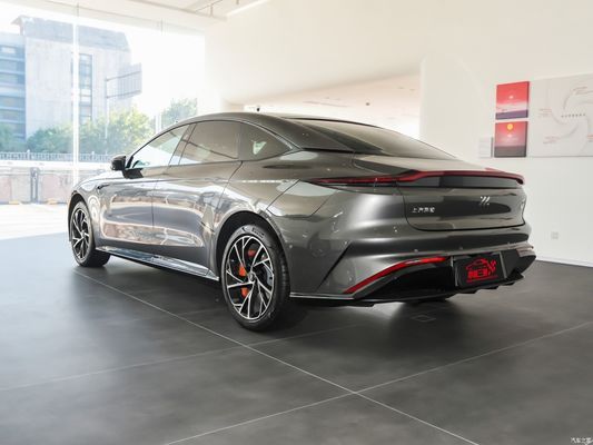 Zhiji IM LS7 SUV hybride 70kWh capacité de batterie 6.5s Accélération pour véhicule électrique