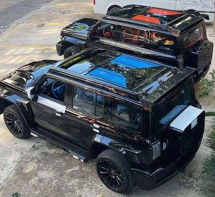 Le Cyberpunk Tank 300 est un SUV hybride à essence avec un grand coffre.