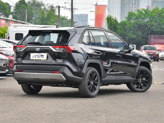 Toyota RAV4 2023 SUV 5 portes 5 places avec couple maximal de 221 N-m et design élégant