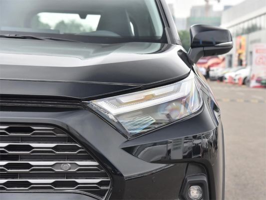 Toyota RAV4 2023 SUV 5 portes 5 places avec couple maximal de 221 N-m et design élégant