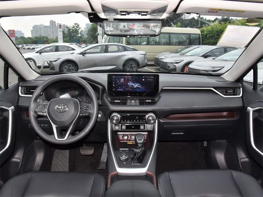 Toyota RAV4 2023 SUV 5 portes 5 places avec couple maximal de 221 N-m et design élégant
