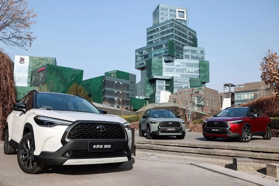 Le SUV pour l'argent 2024 Toyota Corolla Cross 2.0L voiture de sport hybride à essence