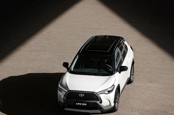 Le SUV pour l'argent 2024 Toyota Corolla Cross 2.0L voiture de sport hybride à essence