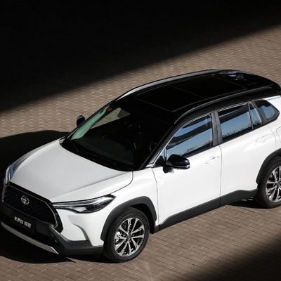 4460x1825x1620 Benzine Toyota Corolla Cross 2.0L Benzine SUV 4 portes 5 sièges Pour la maison