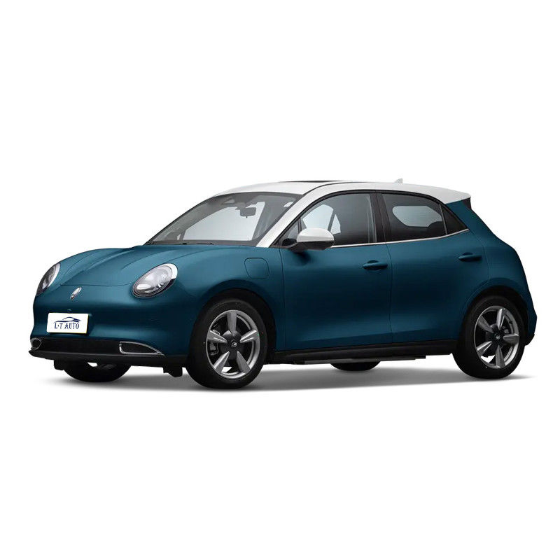 Un véhicule électrique à 5 portes et 5 sièges.