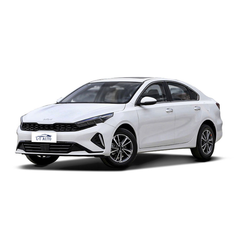 2024 KIA K3 voiture à essence à gouvernail gauche conduite automatique berline avec et phares LED