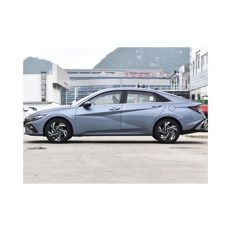 2024 Hyundai Elantra 1.5L CVT Automatique FWD Carburant à essence Fabriqué en avec 5 sièges